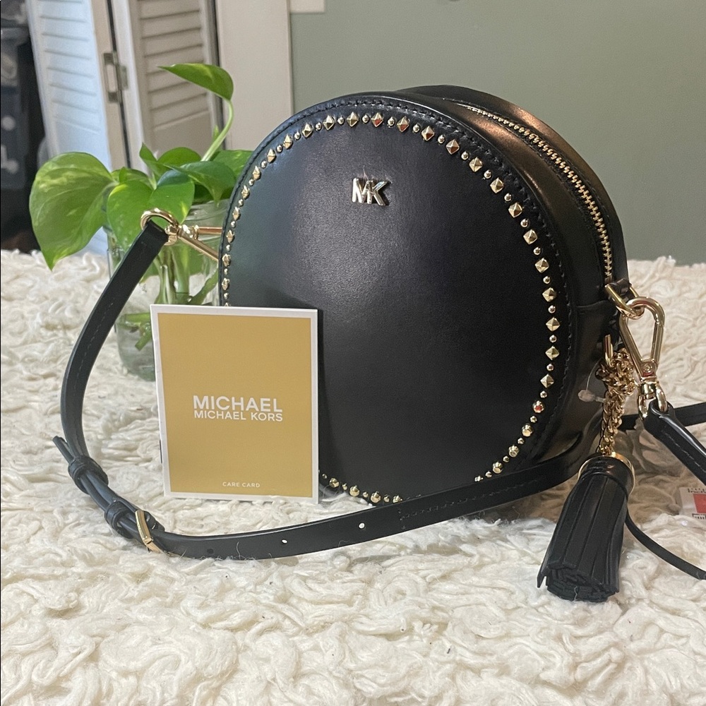 Michael Kors Black NWOT and Gold Round Crossbody Bag